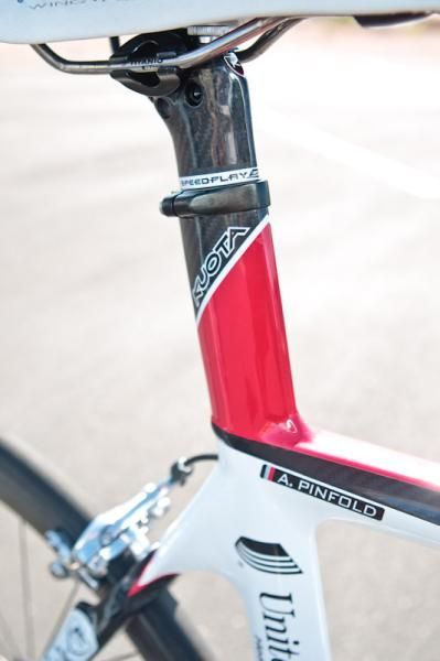 The low-profile seatpost collar blends in nicely with the rest of the frame styling.
