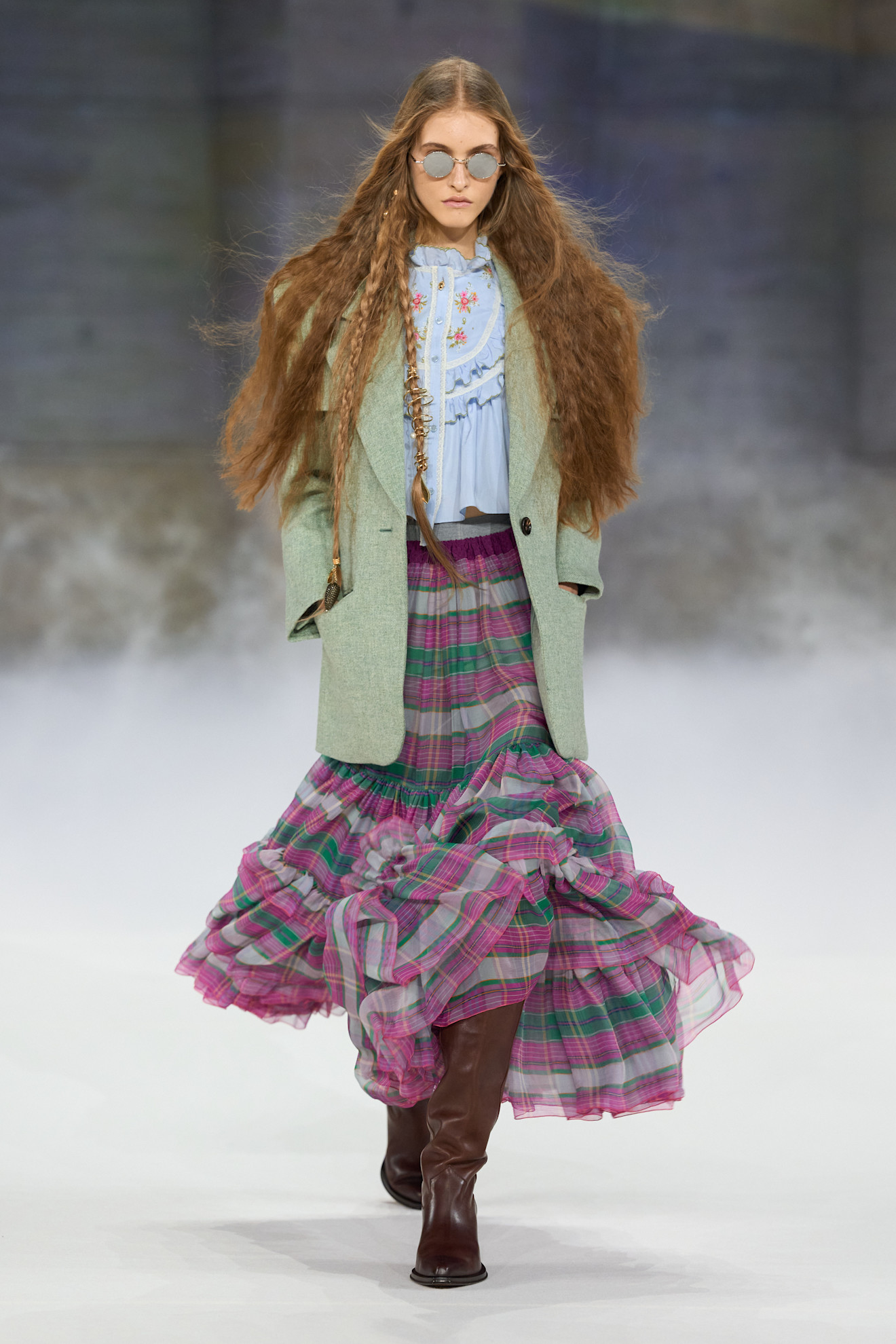A Chlo&eacute; model walks the fall/winter 2026 runway at Paris Fashion Week.