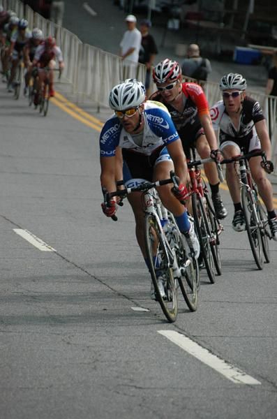 A Metro VW rider makes an early break.