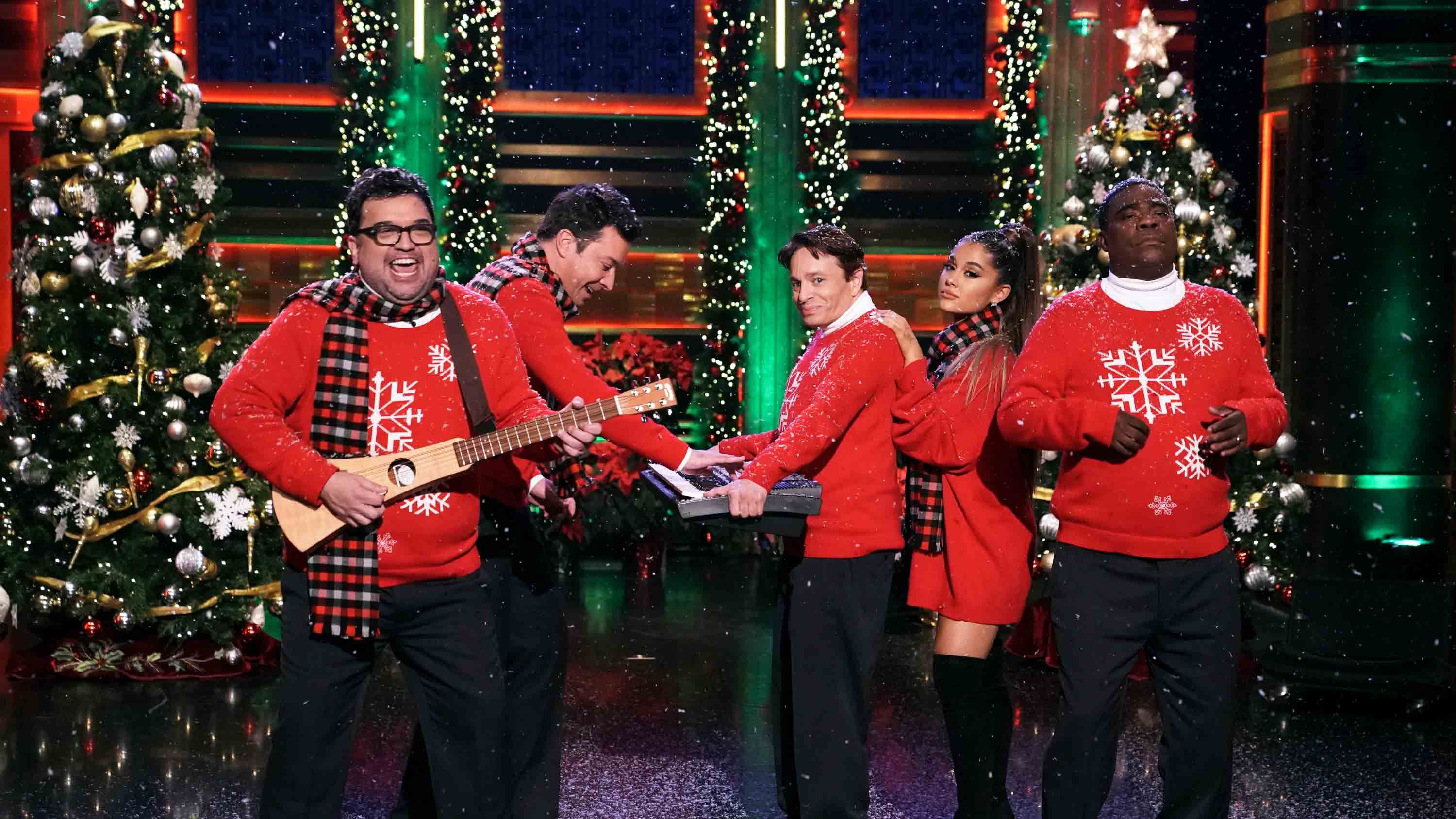 Ariana Grande Helped Jimmy Fallon Recreate An Iconic And Festive Saturday Night Live Sketch 