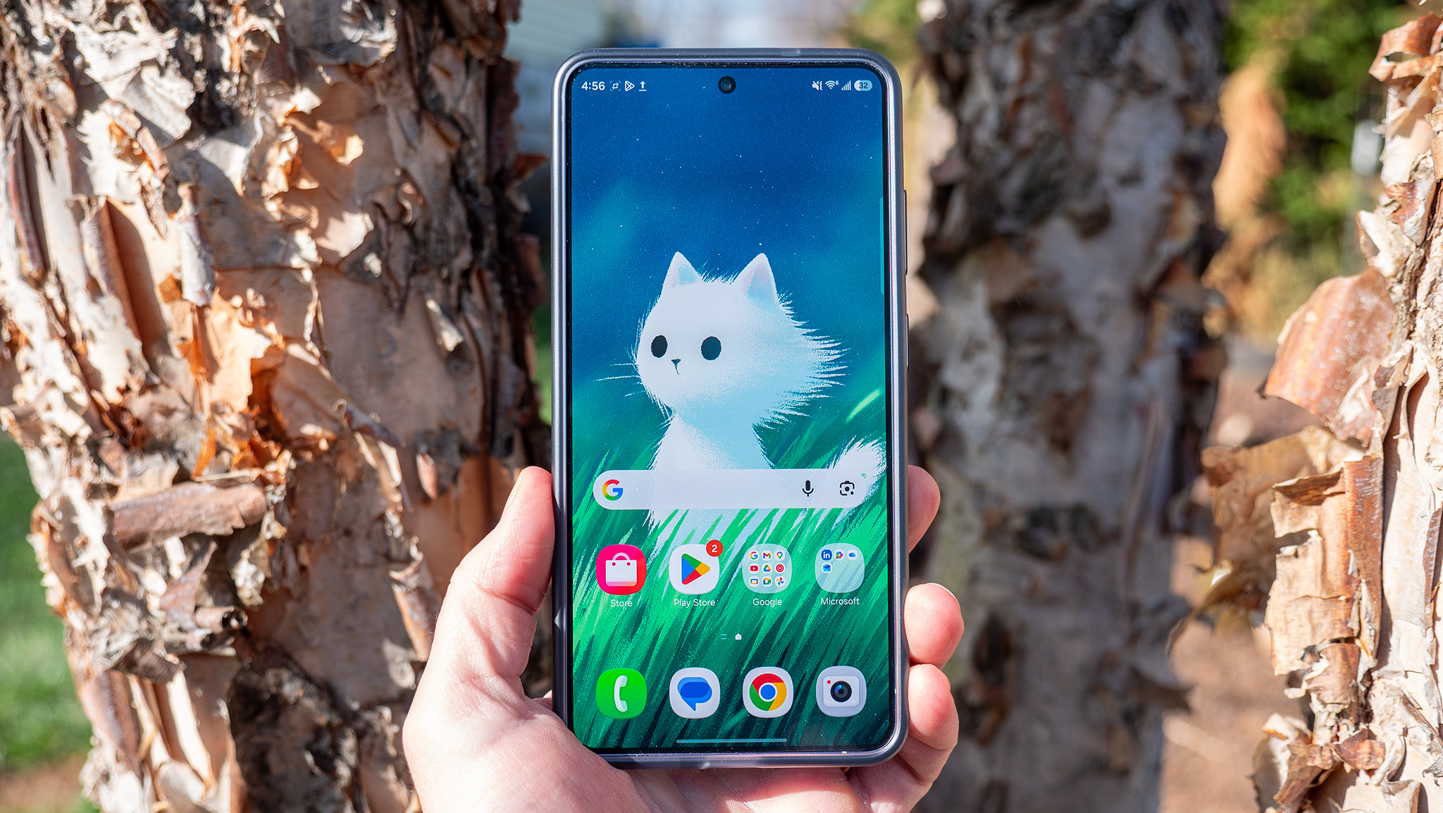 The Samsung Galaxy S26 Ultra's home screen with custom wallpaper from the Backdrops app