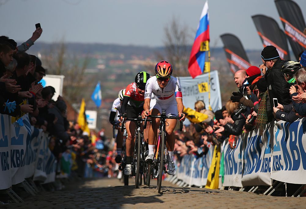 Elizabeth Armitstead of Great Britain and Boels Dolmans Cycling Team climbs Oude Kwaremont during the Women's 2015 Tour of Flanders