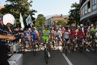 The peloton on the Tre Valli Varesine start line.