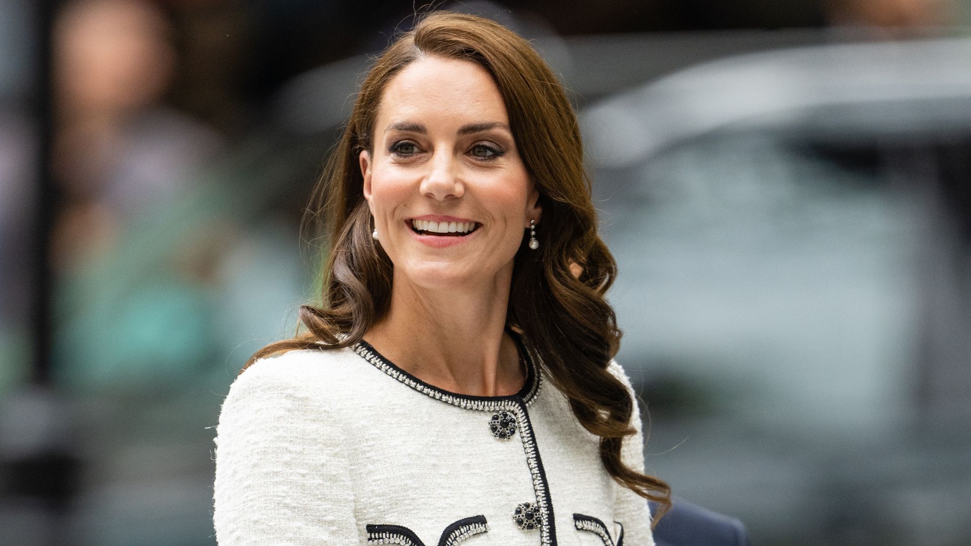 Kate Middleton nails summer elegance in white dress with black ...