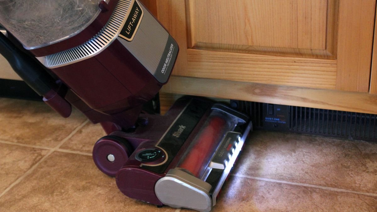 Shark rotator vacuum cleaning hardwood