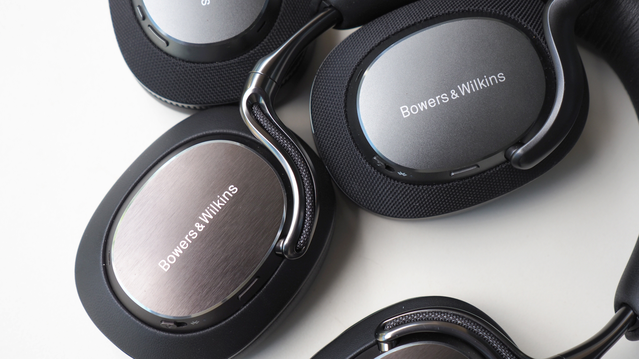 Bowers &amp;amp; Wilkins PX8 S2 vs Bowers &amp;amp; Wilkins PX7 S3