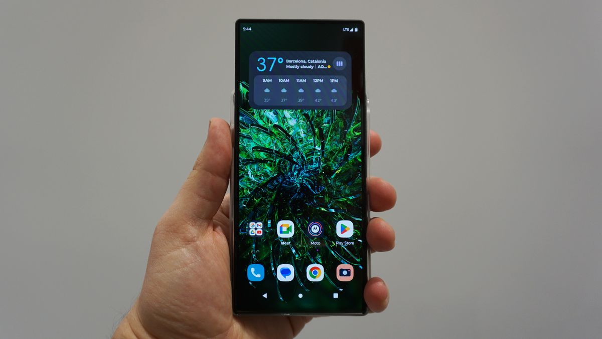 Motorola Rollable Concept front open straight