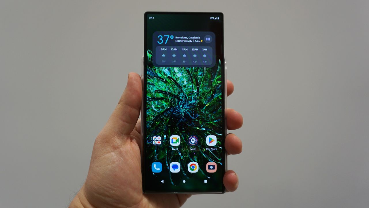 Motorola Rollable Concept front open straight