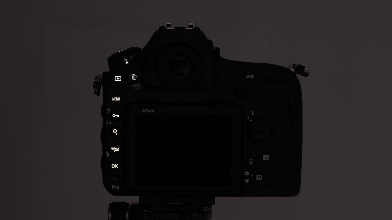 Nikon D850 review: illuminated-buttons-on