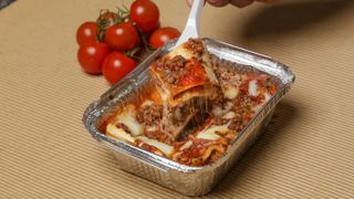 Aluminium foil container with food