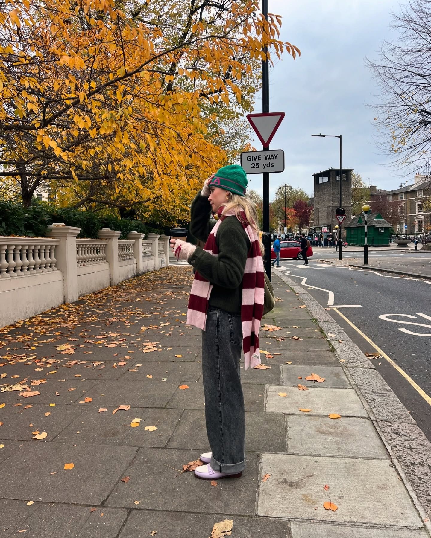 Fashion person Elinor Charlotte wears a winter jeans outfit 2025.