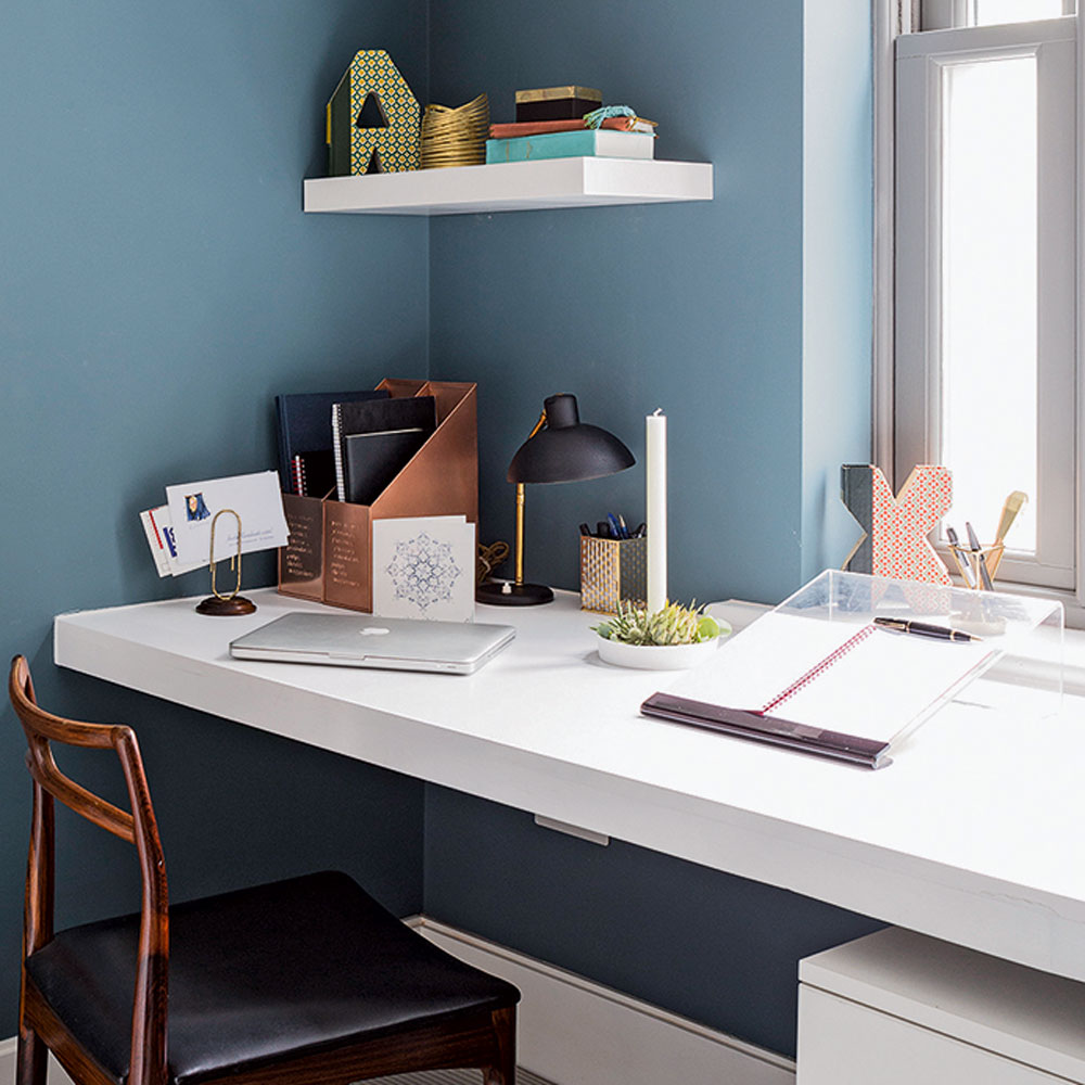 living room with blue wall and white table with chair