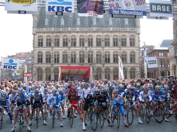 The peloton gathers for the start of the Brabant Arrow