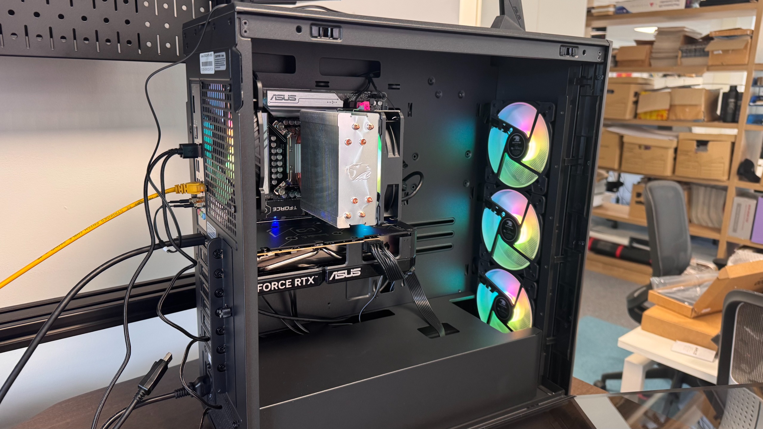 iBuyPower RDY Scale B06 gaming pc on a wooden desk