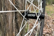 Berd Sparrow Carbon Gravel Wheelset uses string spokes!
