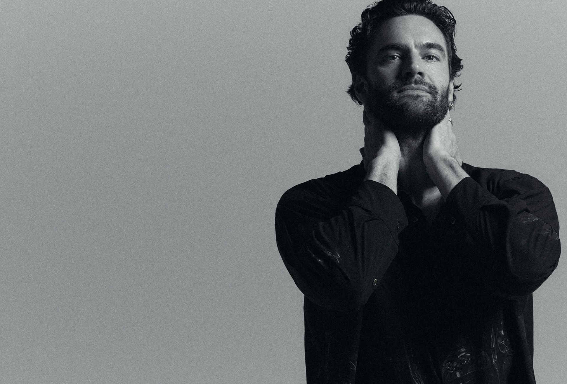 Portrait of Tom Bateman shot by Graham Dunn.