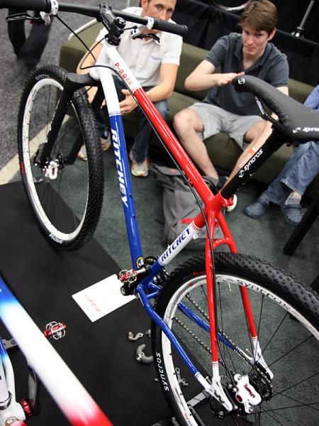 Ritchey is still deciding between the retro-inspired fade paint job and this more contemporary paneled scheme.