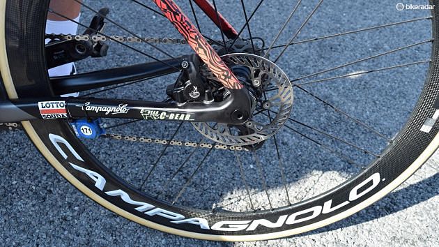 A closer look at the Campagnolo flat mount disc brake caliper
