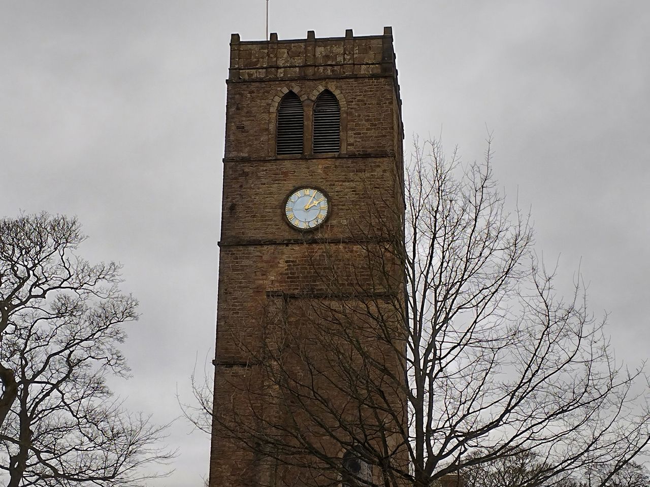 Xiaomi Redmi Note 11 camera sample (church close-up).