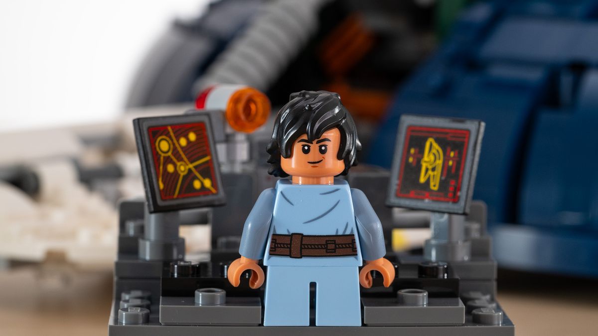 Lego Star Wars UCS Jango Fett&rsquo;s Firespray-Class Starship (75409) Boba Fett Minifigure (back)