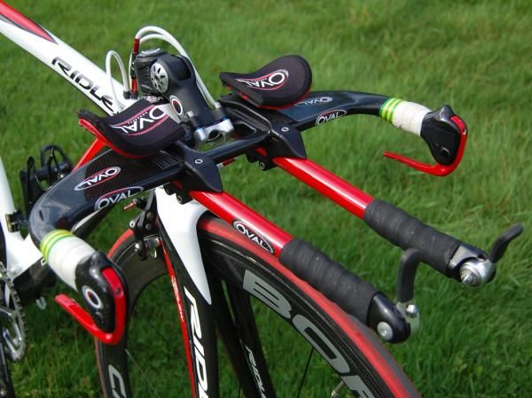 Oval Concepts aero bars are a common sight on the bikes of pro riders who put a high priority on the vast range of adjustability.