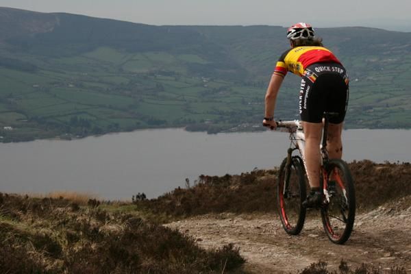 A rider descends to the beat on stage 2