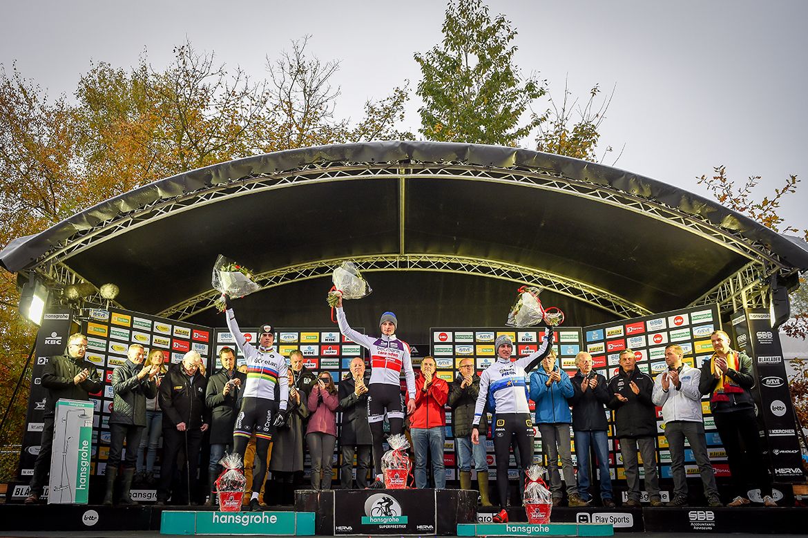 Mathieu van der Poel (Beobank &ndash; Corendon) flanked by Wout Van Aert (Crelan - Vastgoedservice) and Toon Aerts (Telenet Fidea Lions).