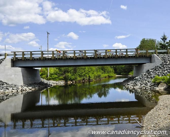Peloton goes over a bridge