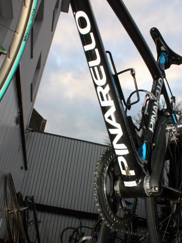 The healthy-sized down tube offers up lots of room for a big Pinarello logo.