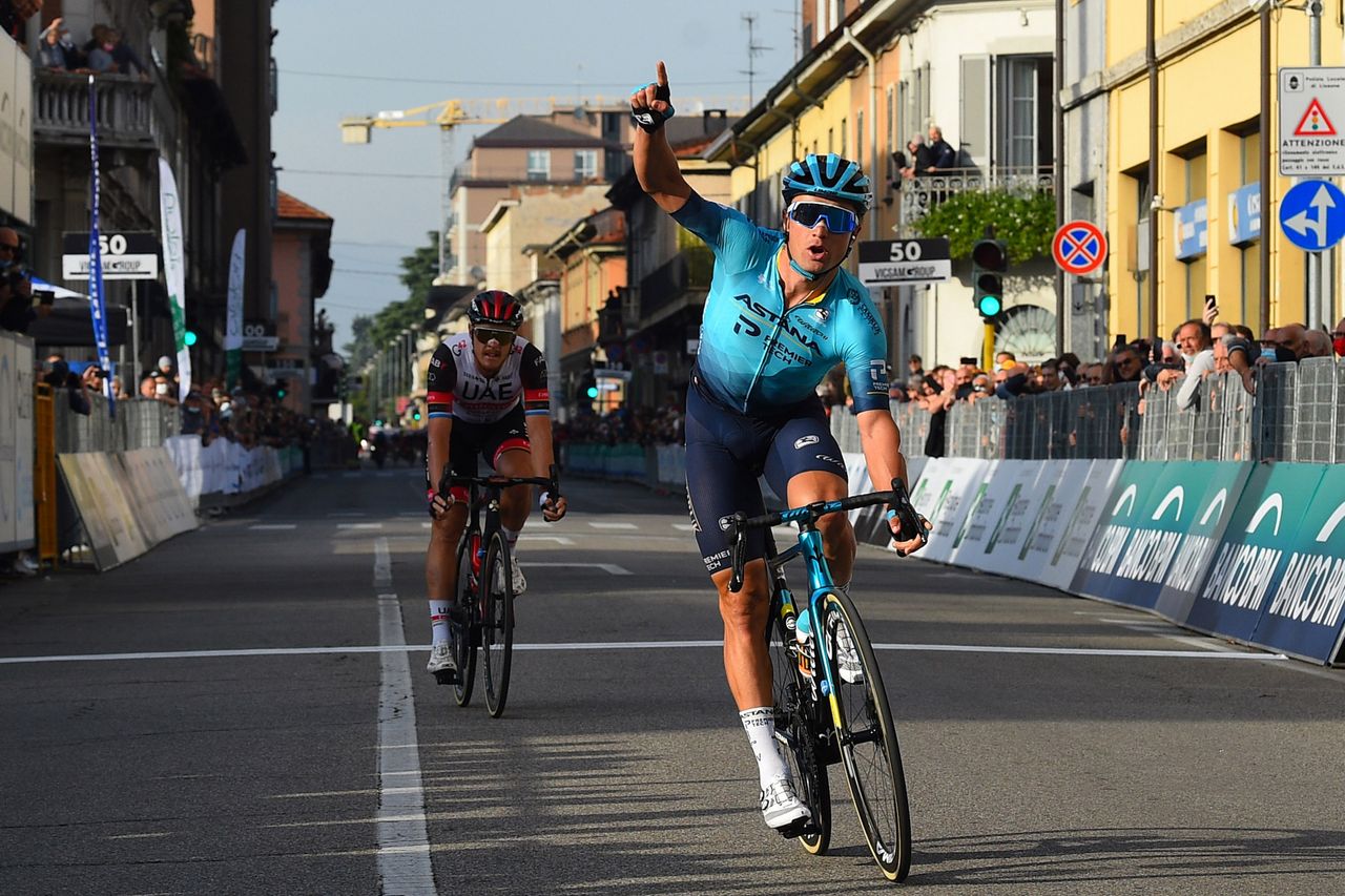 Coppa Agostoni - Giro delle Brianze 2021 - 75th Edition - Lissone - Lissone 180 km - 11/10/2021 - Matteo Trentin (ITA - UAE Team Emirates) - Alexey Lutsenko (KAZ - Astana - Premier Tech) - photo Dario Belingheri/BettiniPhoto&Acirc;&copy;2021