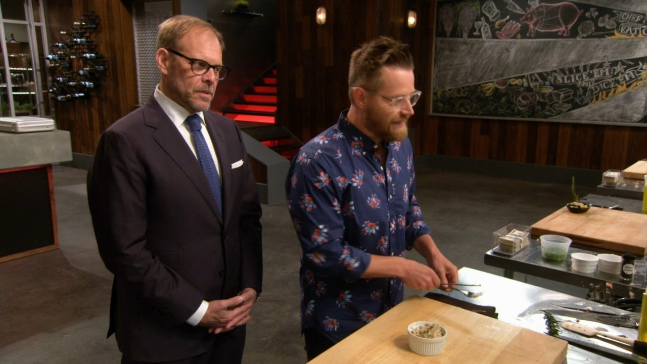 Alton Brown and Richard Blais judging on Cutthroat Kitchen.