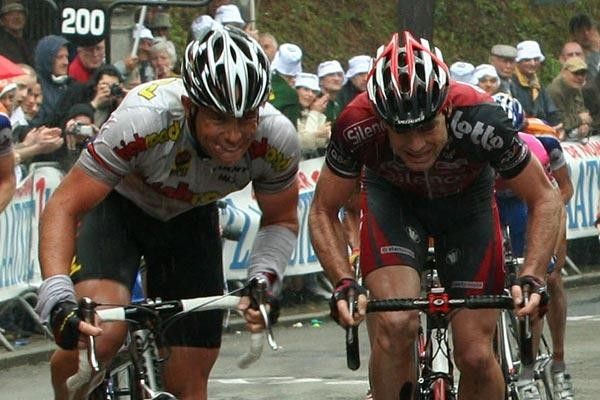Kim Kirchen (High Road) at 150 metres from the line. Cadel Evans (Silence-Lotto) (r) finished second.
