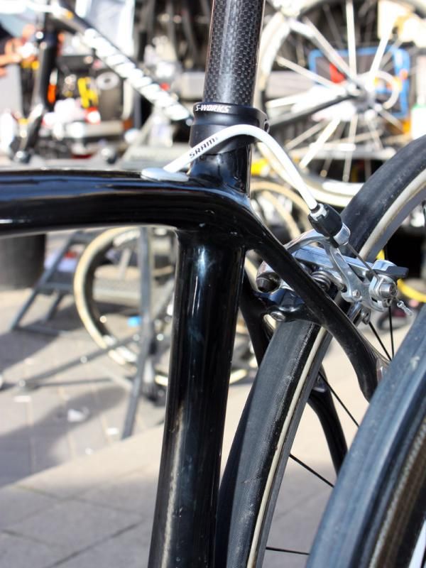 There's a noticeable bulge in the seat tube on the Project Black frame that doesn't appear on the Roubaix SL2.
