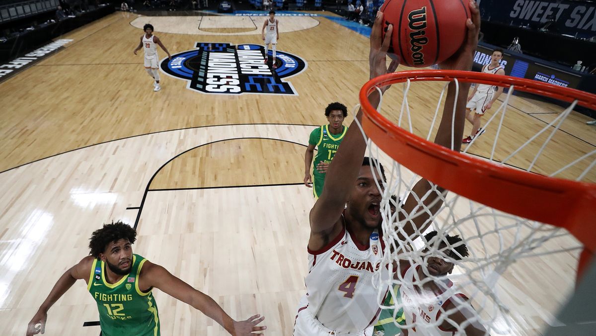 Evan Mobley #4 of the USC Trojans dunks the ball against the Oregon Ducks in the first half of their Sweet Sixteen round game of the 2021 NCAA Men&#039;s Basketball Tournament at Bankers Life Fieldhouse on March 28, 2021 in Indianapolis, Indiana.