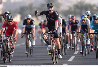 Sam Bennett (Bora-Argon 18) wins the stage 6 sprint ahead of Andrea Guardini (Astana) and Nacer Bouhanni (Cofidis)