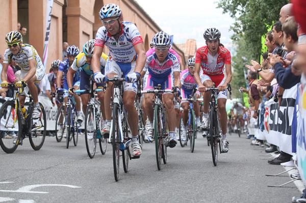 Leonardo Bertagnolli (Diquigiovanni) followed by Damiano Cunego (Lampre-NGC)