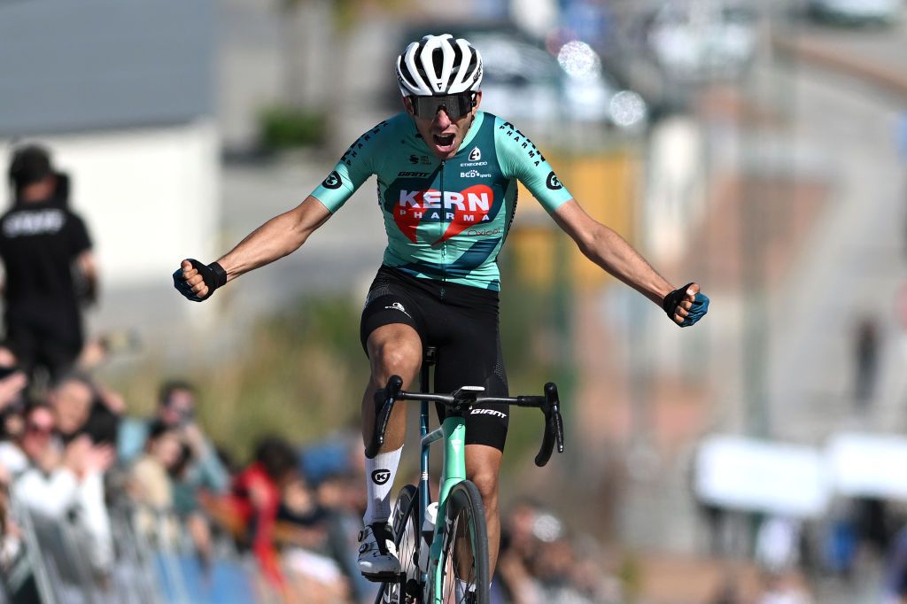 LA LINEA DE LA CONCEPCION SPAIN FEBRUARY 22 Diego Uriarte of Spain and Team Equipo Kern Pharma celebrates at finish line as stage winner during the 71st Vuelta a Andalucia Ruta Ciclista Del Sol 2025 Stage 4 a 1943km stage from Cordoba to Alhaurin de la Torre on February 22 2025 in La Lnea de la Concepcion Spain Photo by Szymon GruchalskiGetty Images