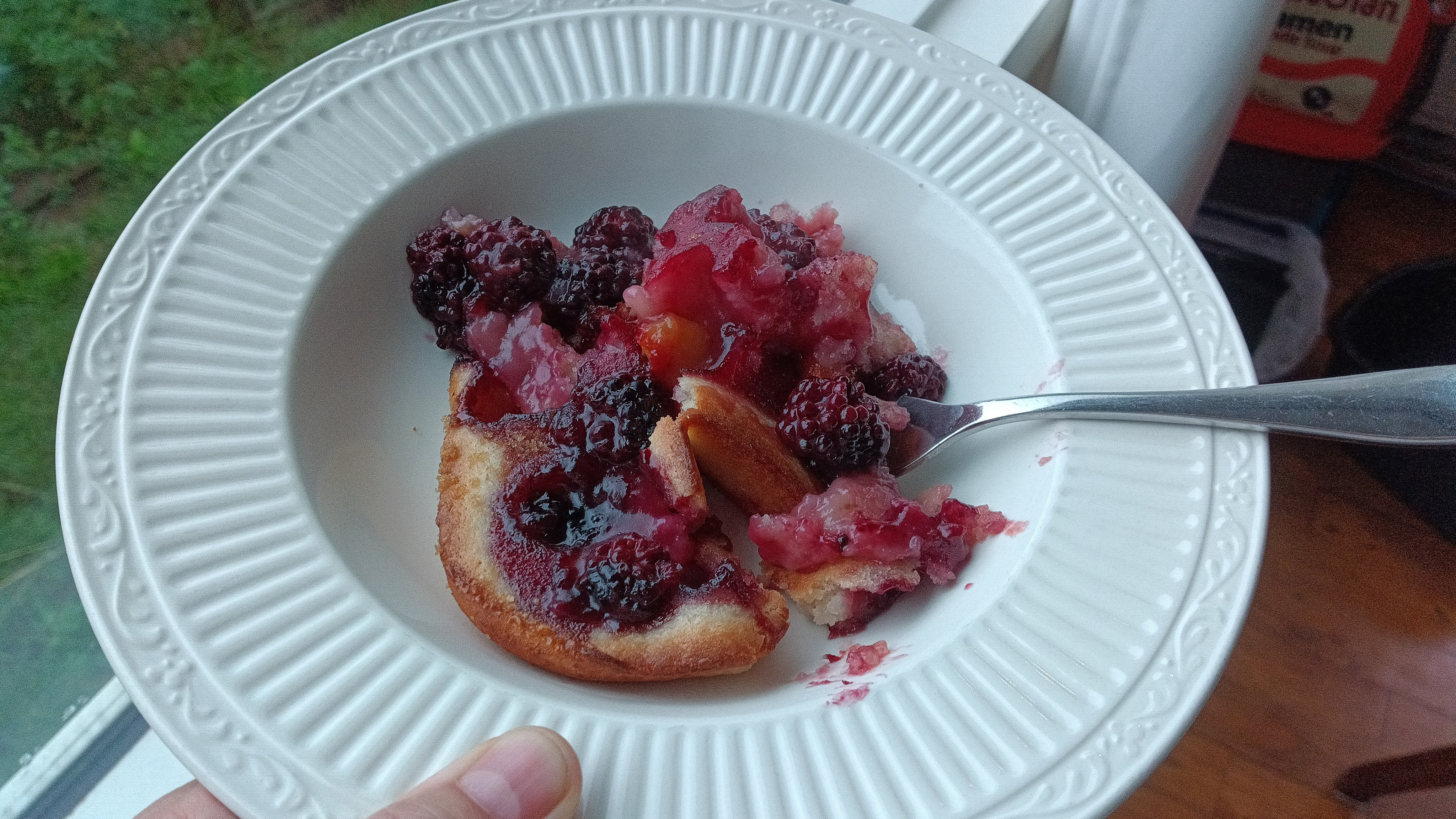 Camera samples from a Bigme HiBreak Pro E Ink smartphone showing fruit cobbler in a bowl