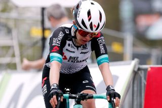 MUR DE HUY BELGIUM APRIL 21 Amanda Spratt of Australia and Team BikeExchange on arrival during the 24th La Fleche Wallonne 2021 Women Elite a 1302km race from Huy to Mur de Huy 204m FlecheWallonne FWwomen UCIWWT on April 21 2021 in Mur de Huy Belgium Photo by Bas CzerwinskiGetty Images