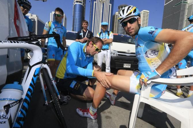 Vincenzo Nibali has a pre-race rub down