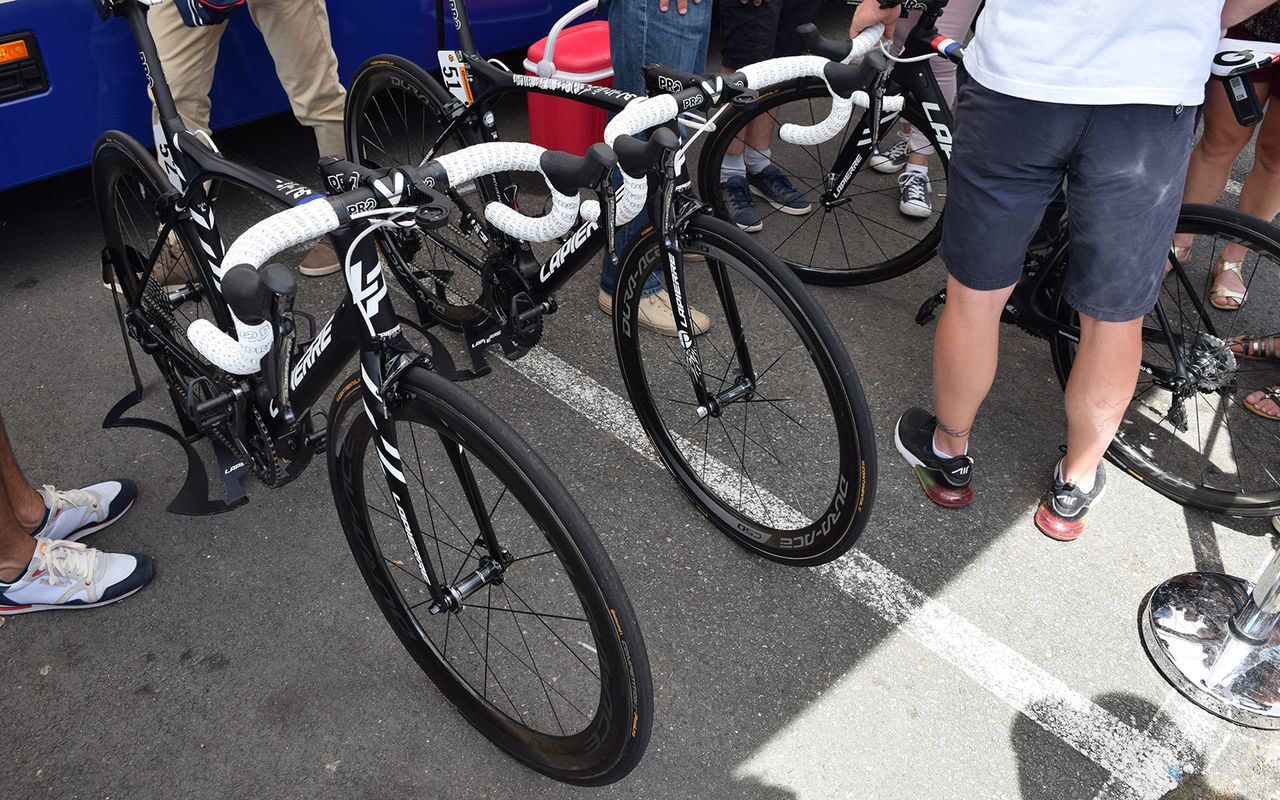 Thibaut Pinot's first choice race bike was equipped with older Shimano Dura-Ace 9000 series wheels