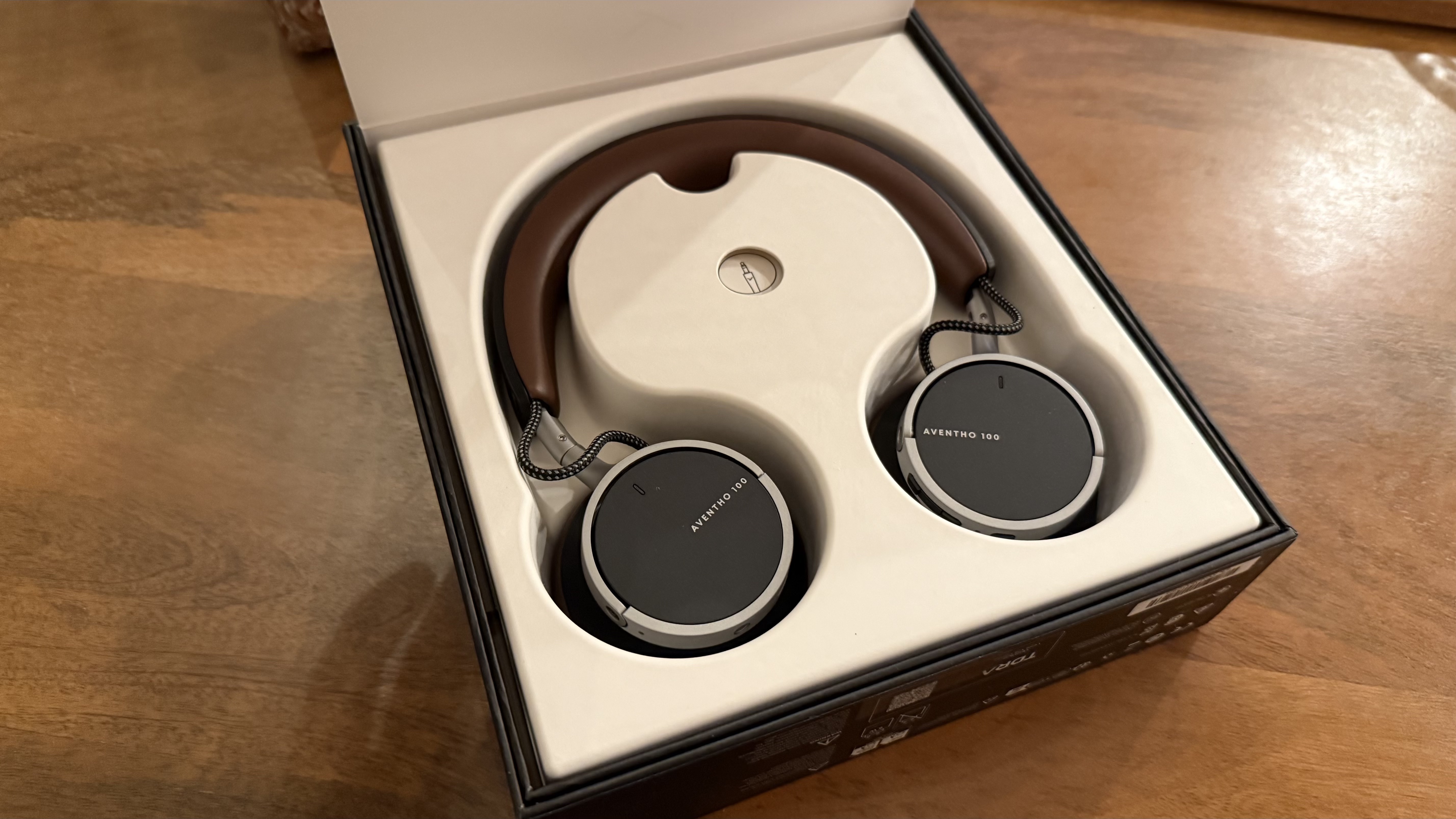 Beyerdynamic Aventho 100 headphones on a wooden table