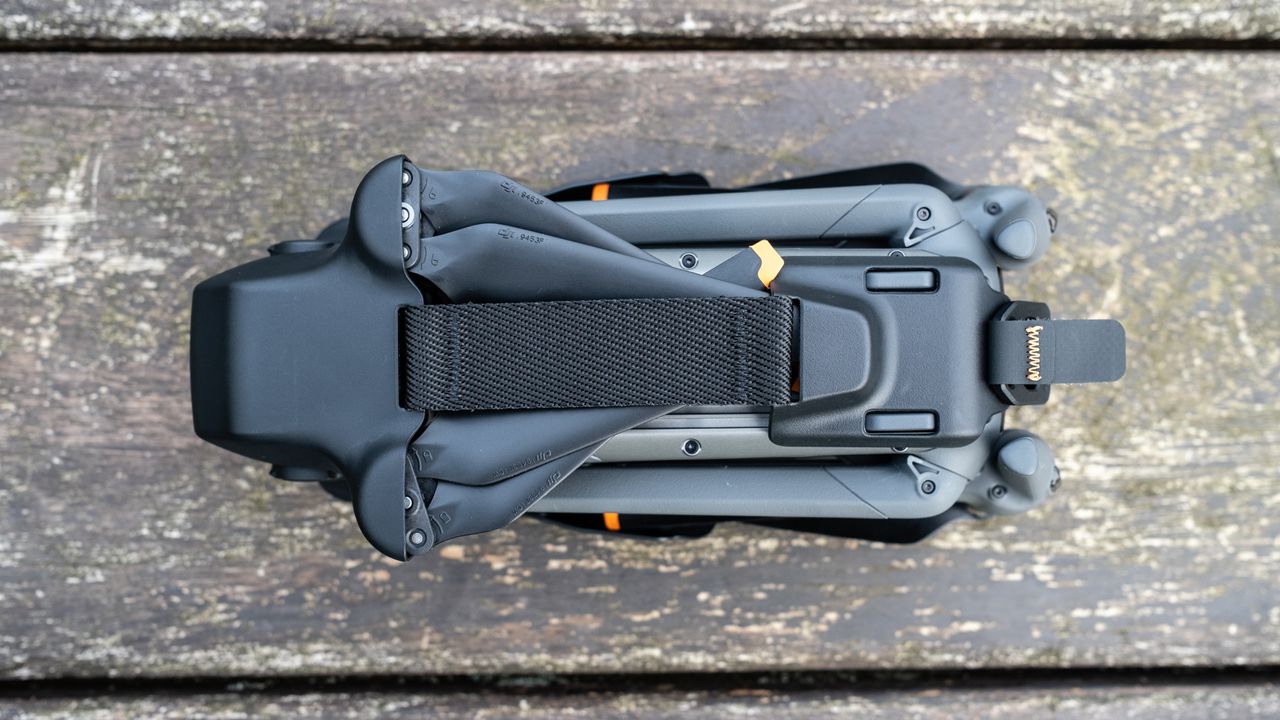 DJI Mavic 3 Classic_Drone closed bottom