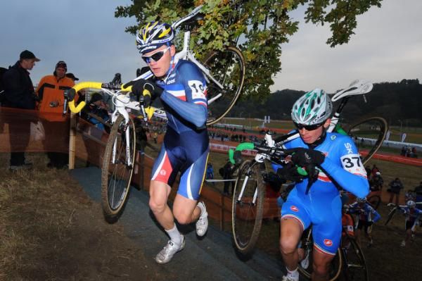 Arnaud Jouffroy (Fra) leads a chase group