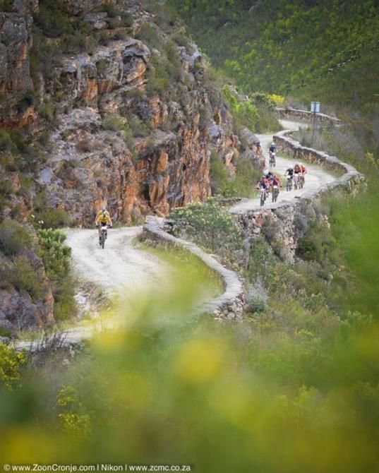 Race leaders, RE:CM's Erik Kleinhans and Waylon Woolcock make their way up the Montagu Pass during Stage 6