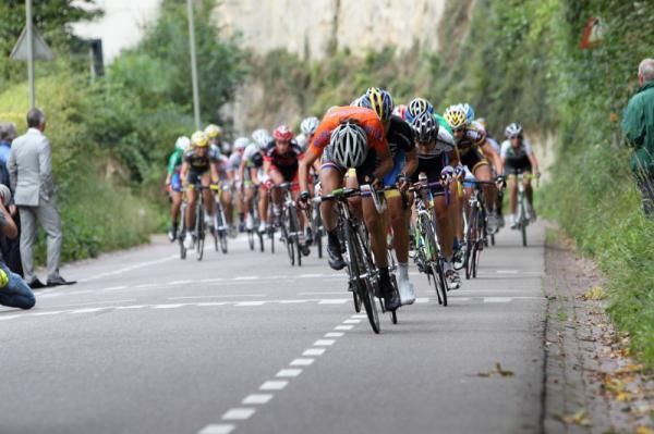 The first passage of the Geulhemmerweg was where Marianne Vos (Nederland Bloeit) unleashed her attack to chase the three leaders