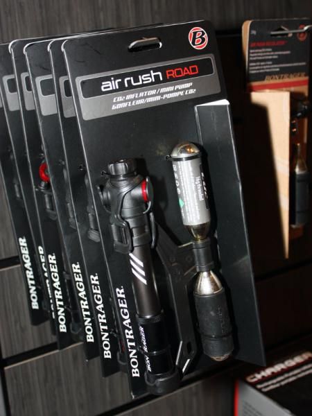 The Bontrager Air Rush Road combines a threaded CO2 inflator head and mini-pump in one compact body.