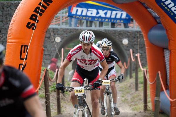 Heiko Gutmann (Rothaus Poison-Bikes) goes under the banners