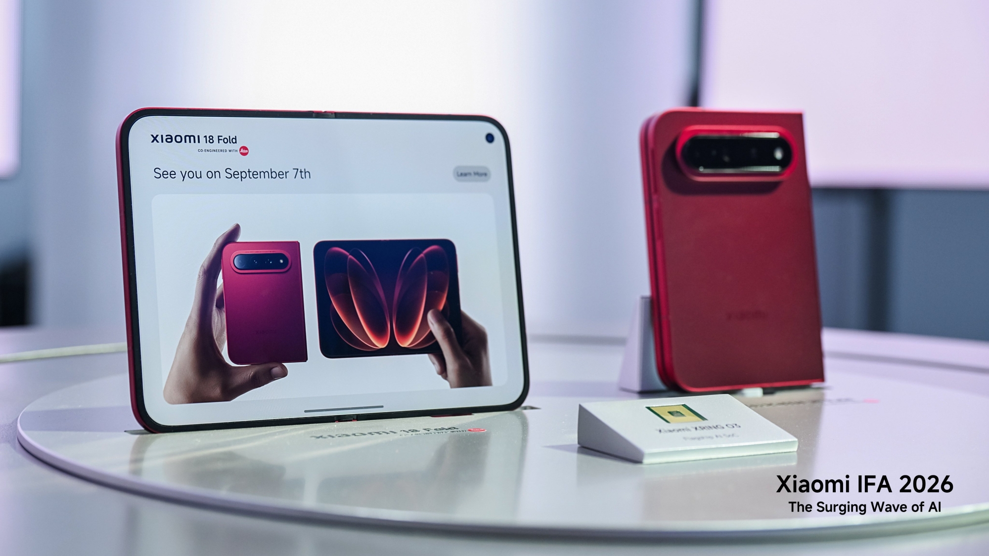 Xiaomi 18 Fold open and closed at IFA