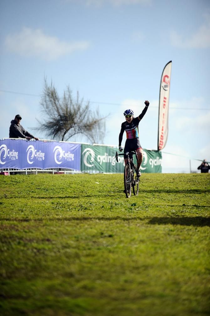 Lisa Jacobs (Victoria) crosses the line in celebration